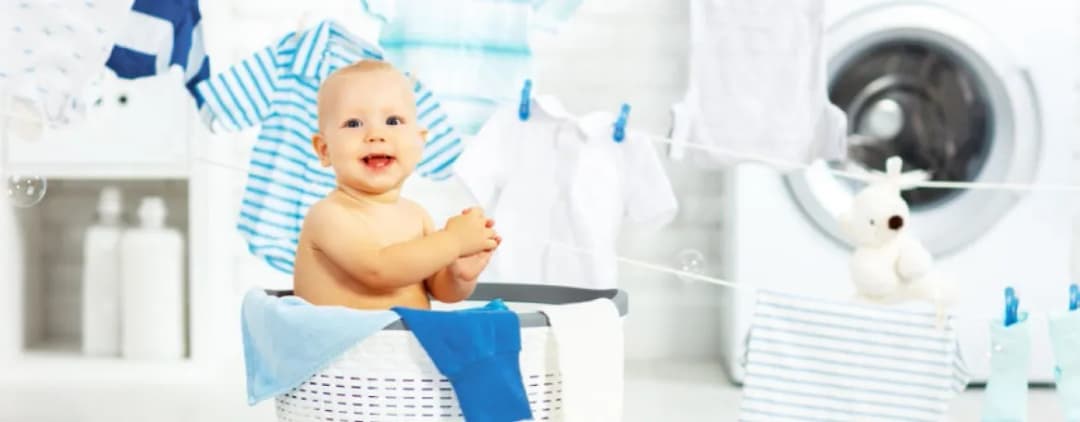 Jaki odplamiacz dla niemowląt jest bezpieczny i hipoalergiczny?
