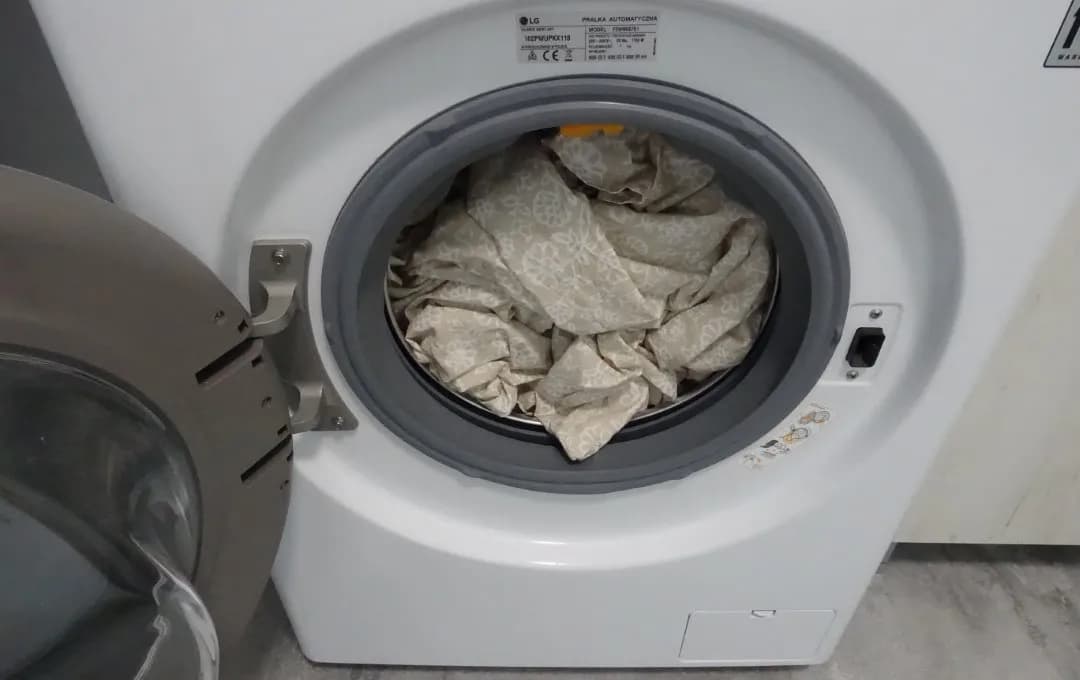 Czy płyn do prania można wlać do bębna? Uniknij zniszczeń ubrań!