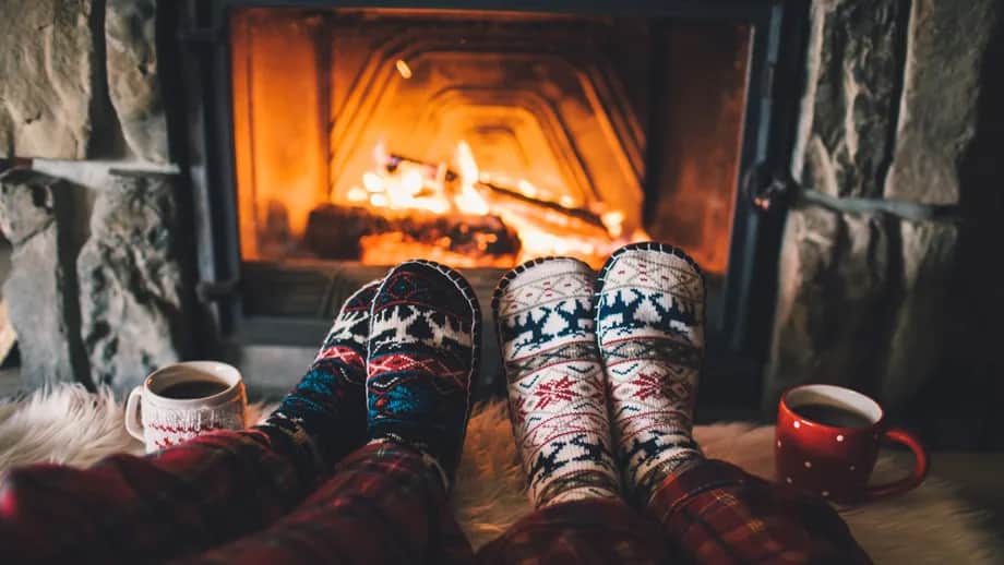 Czym można palić w kominku? Najlepsze materiały i ich wady