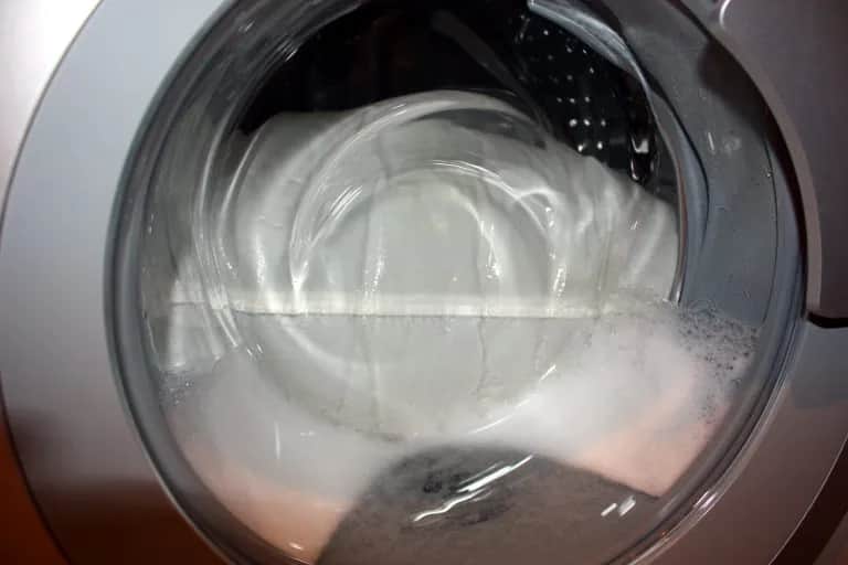 Jak prać poduszki w pralce, aby uniknąć ich zniszczenia?