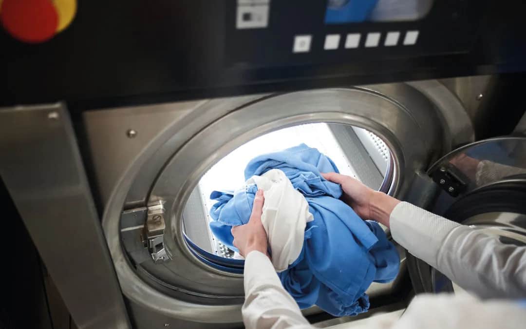 Na czym polega pranie chemiczne? Odkryj jego zalety i tajniki