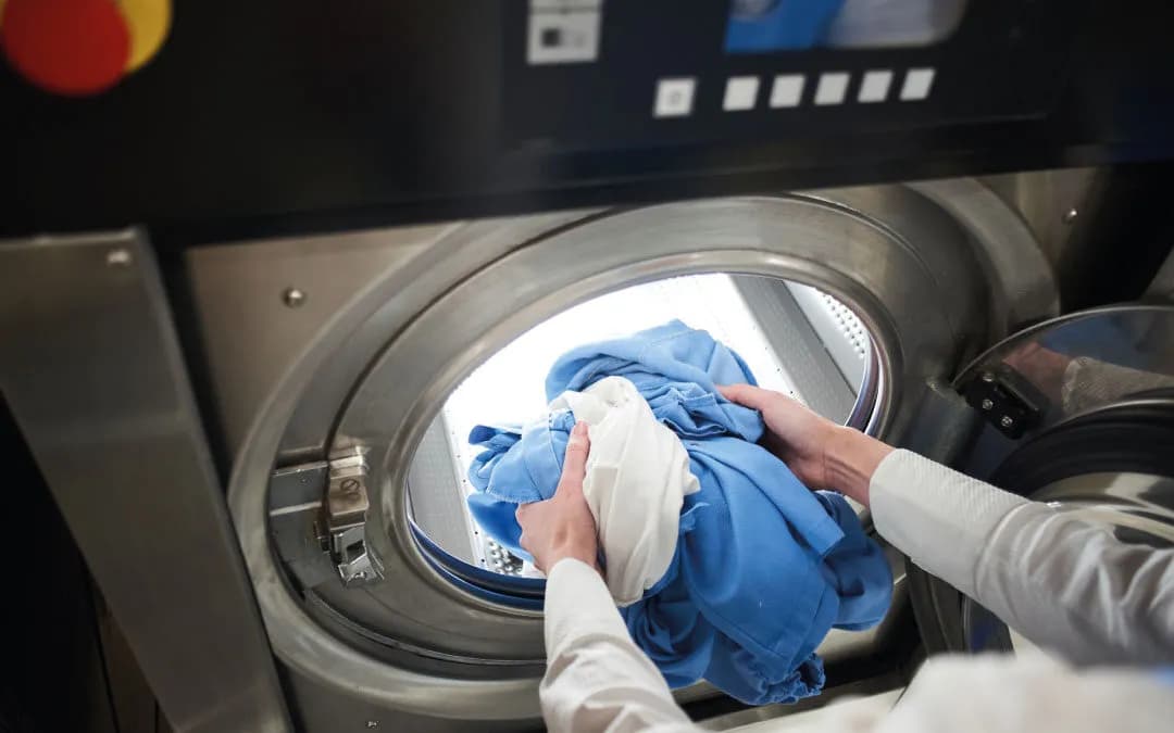 Na czym polega pranie chemiczne? Odkryj jego zalety i tajniki