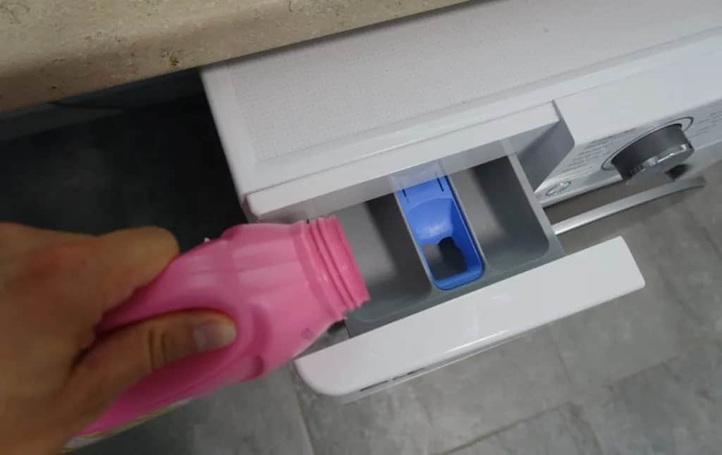 Ile dać proszku do prania, aby uniknąć zniszczenia ubrań?