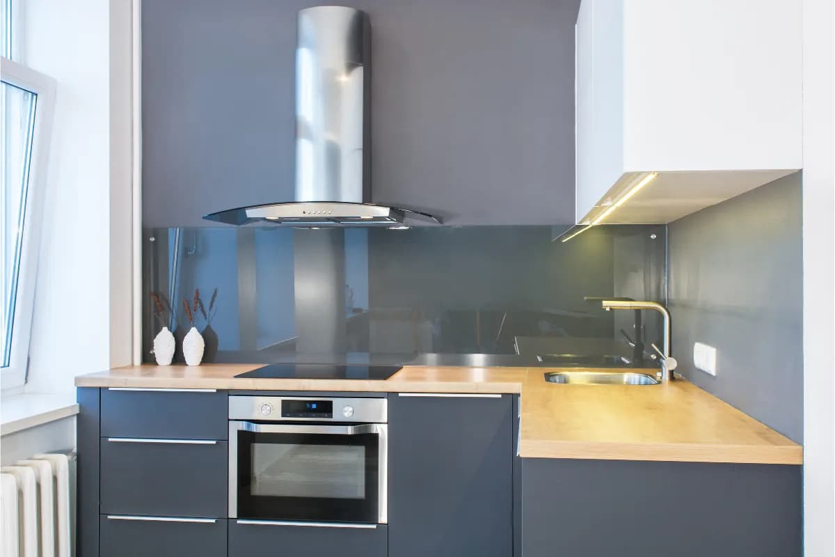 Jakie panele ścienne do kuchni wybrać, aby uniknąć problemów?